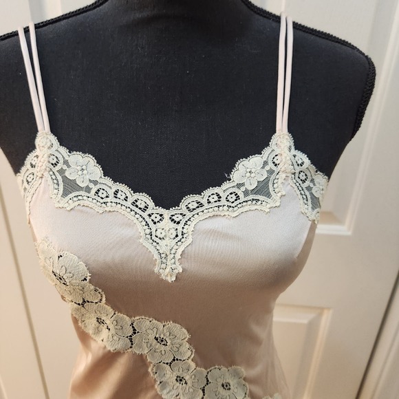 Vanity Fair Blush and Cream Camisole Nylon Romantic Lace Detail Women's 30 - Picture 2 of 12